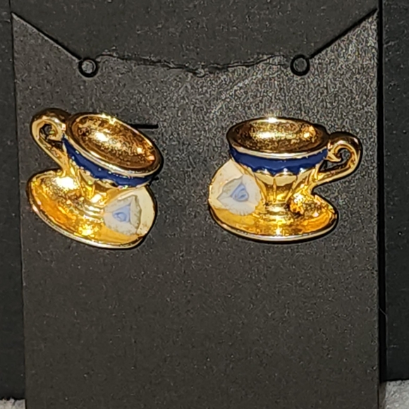 STUNNING Vintage Avon Goldtone Teacup & Saucer Earrings - Picture 1 of 7